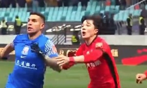  記者談海港后衛明天：從津門(mén)虎到海港環(huán)境變了，他需主動(dòng)去適應