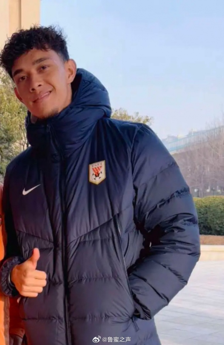  博主：泰山隊新援李小恒已抵達俱樂(lè )部，明天將隨隊登泰山祈福