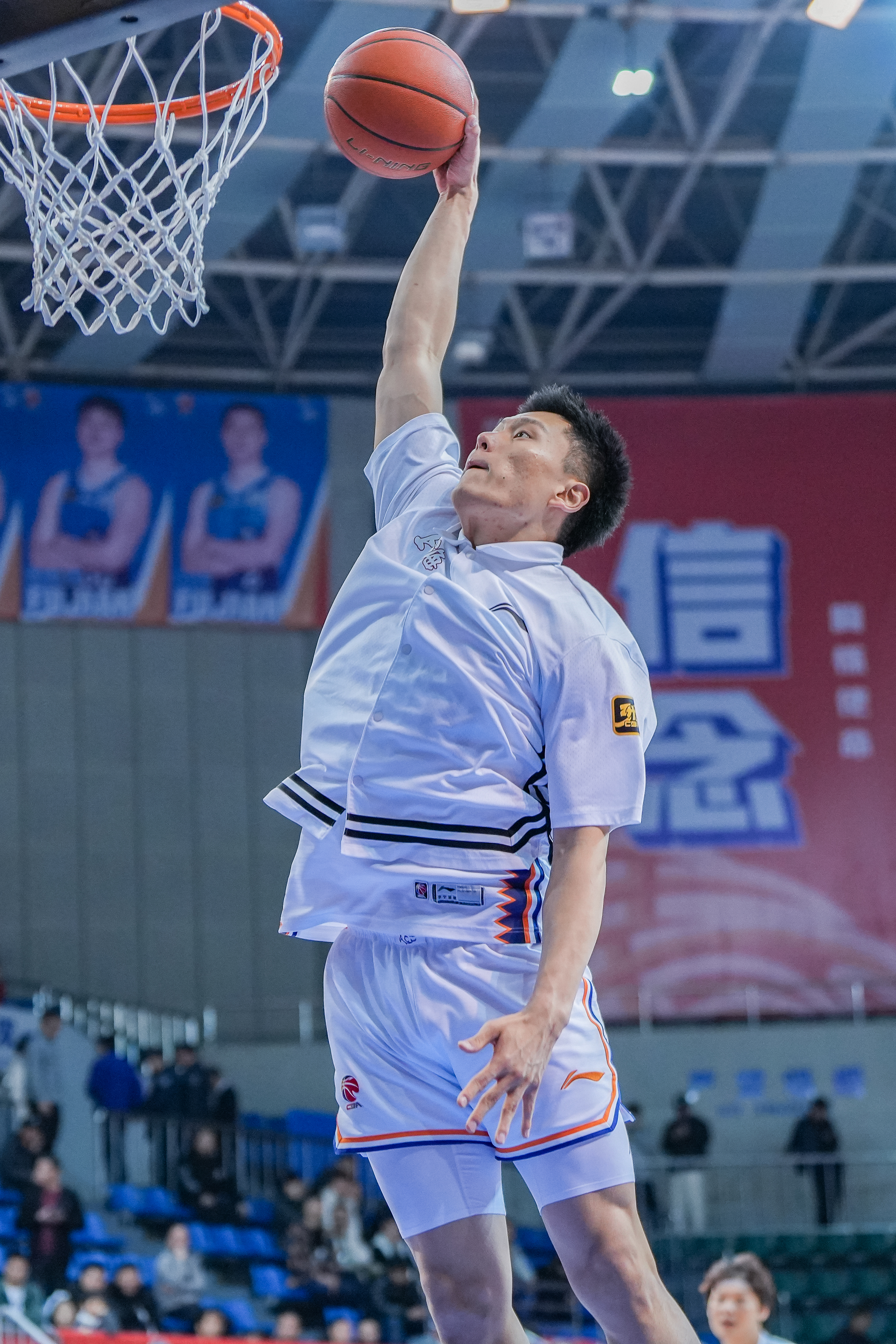  持續漲球！上海男籃“李花”組合—李弘權、李添榮