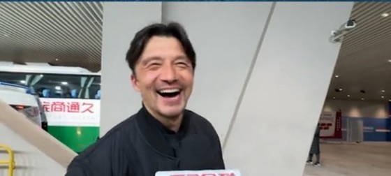  帶孩子和帶球隊哪個(gè)更累？謝暉笑言：都累，但帶孩子更累