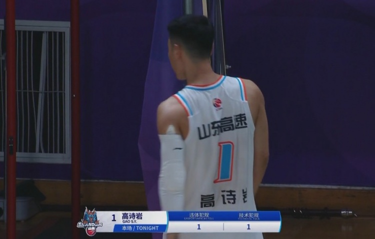  提前打卡！高詩(shī)巖拉倒孟子凱吃到違體犯規 累計技犯+違體被驅逐