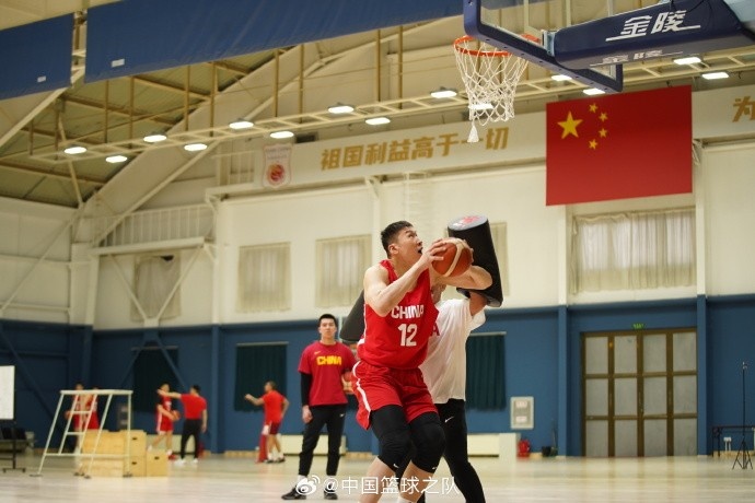 中國籃球之隊官博：大塊頭 大能量 祝李炎哲25歲生日快樂(lè )！