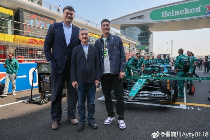  聯(lián)動(dòng)F1！翟曉川曬與姚明、阿隆索、范志毅、周冠宇等的合照