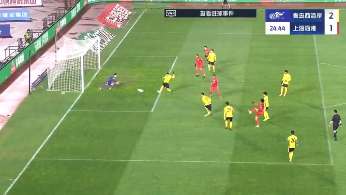  這球漂亮！19歲李新翔晃過(guò)張呈棟單挑防線(xiàn)破門(mén)，海港生涯處子球！