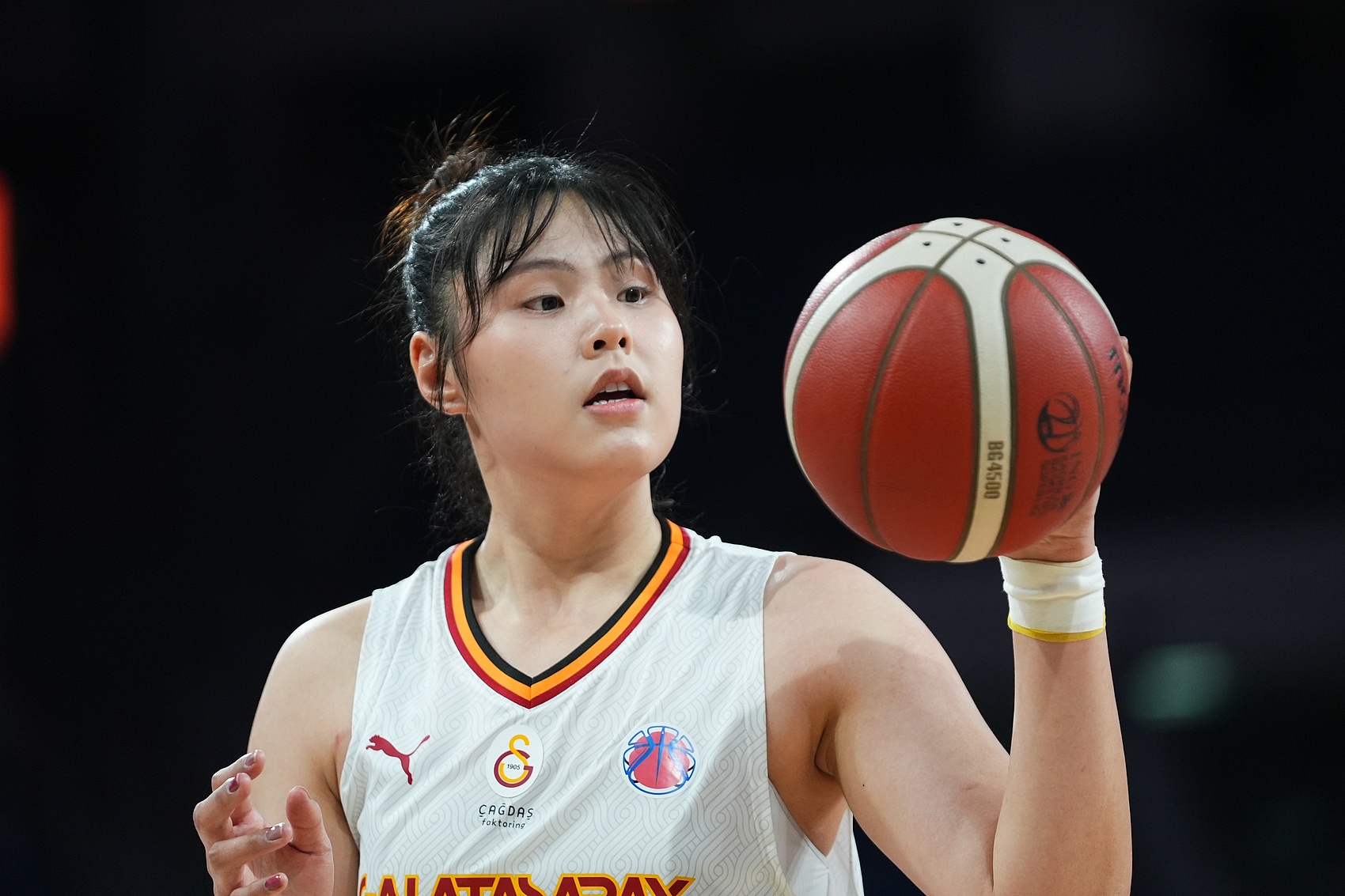  穩定高效！李月汝9中6得到18分10板1助2斷1帽 罰球6中6