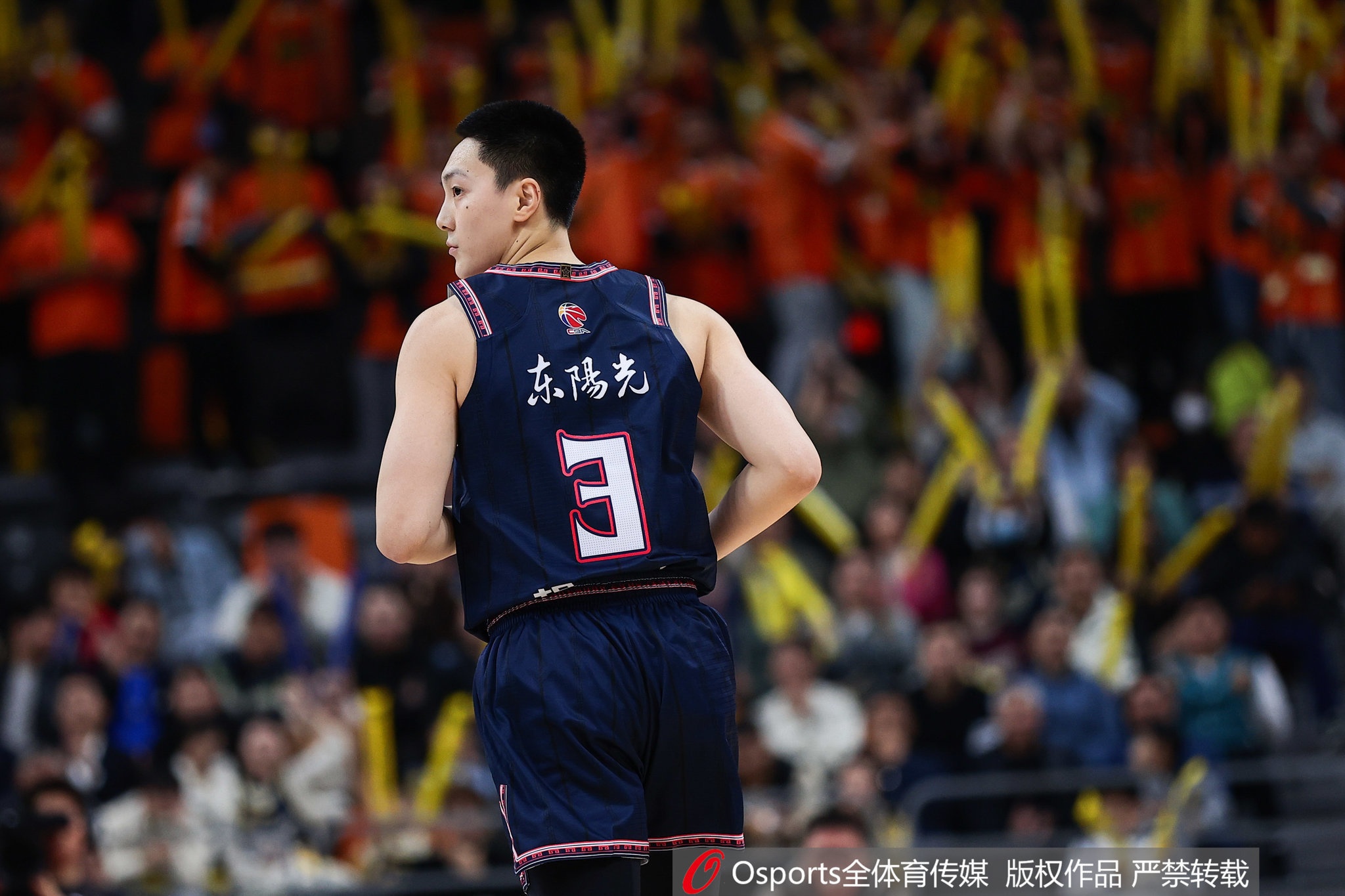  穩穩當當！胡明軒上半場(chǎng)6中4得10分1板6助1斷 三分4中2